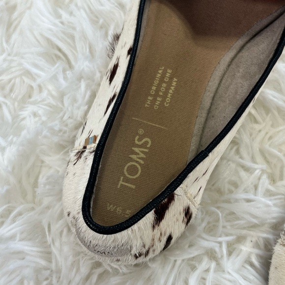 TOMS | Darcy Loafer Flat | In Birch Spotted Calf Hair Design - Picture 9 of 9